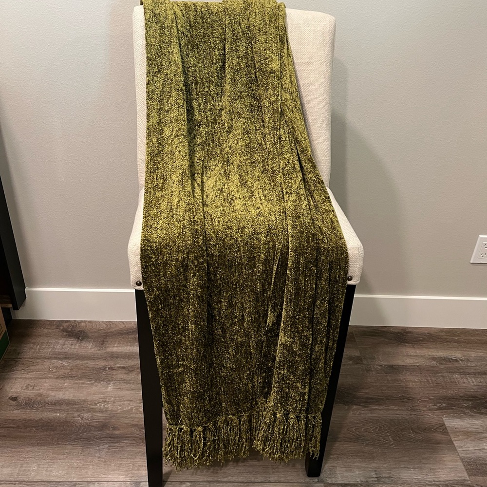 NEW Pier 1 Moss Green Chenille Throw Blanket